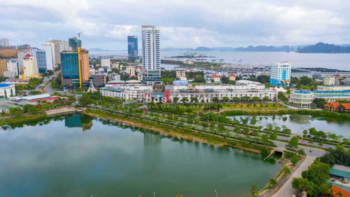 Bán nhà phố tại phường Hùng Thắng Bãi Cháy, Hạ Long, LH 0849271084