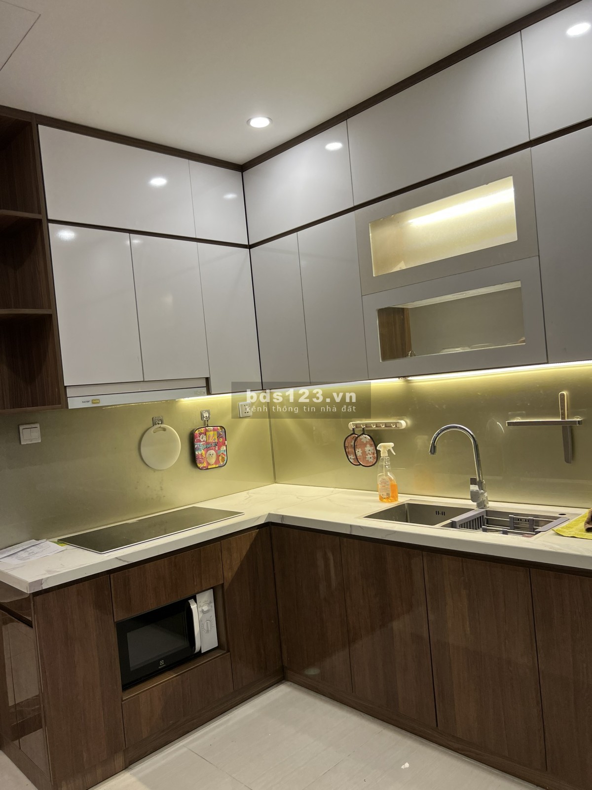 Do cá độ bóng nên cần tiền gấp, cho thuê căn 2PN giá bằng căn 1PN