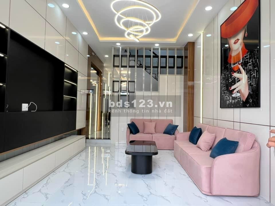 Bán nhà mặt tiền chợ, cạnh khu Tên Lửa, DT 4,5 x 22, 3 lầu