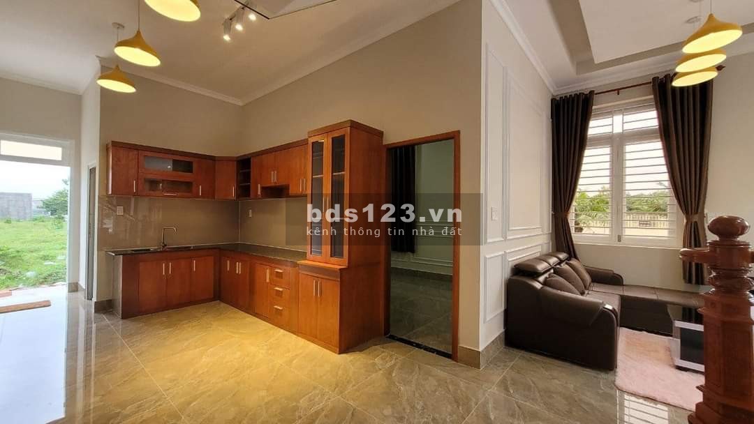 Nhà 1 trệt 2 lầu chợ Hội Nghĩa - mặt tiền đường DT747 - Sổ sẵn