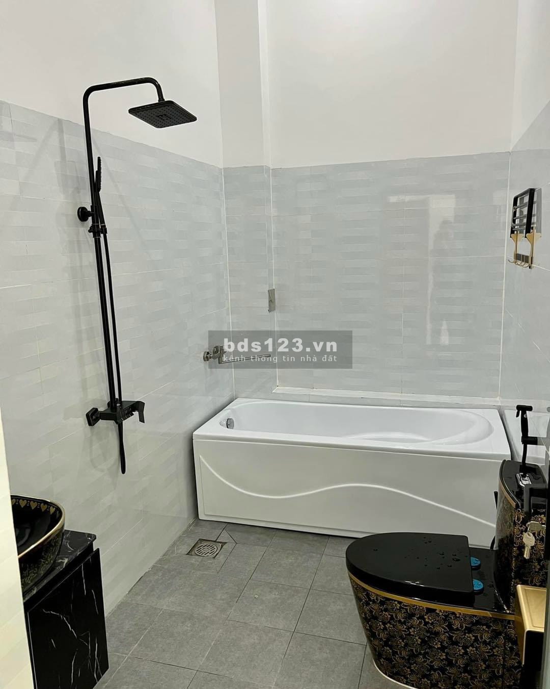 Nhà 1 trệt 2 lầu chợ Hội Nghĩa - mặt tiền đường DT747 - Sổ sẵn