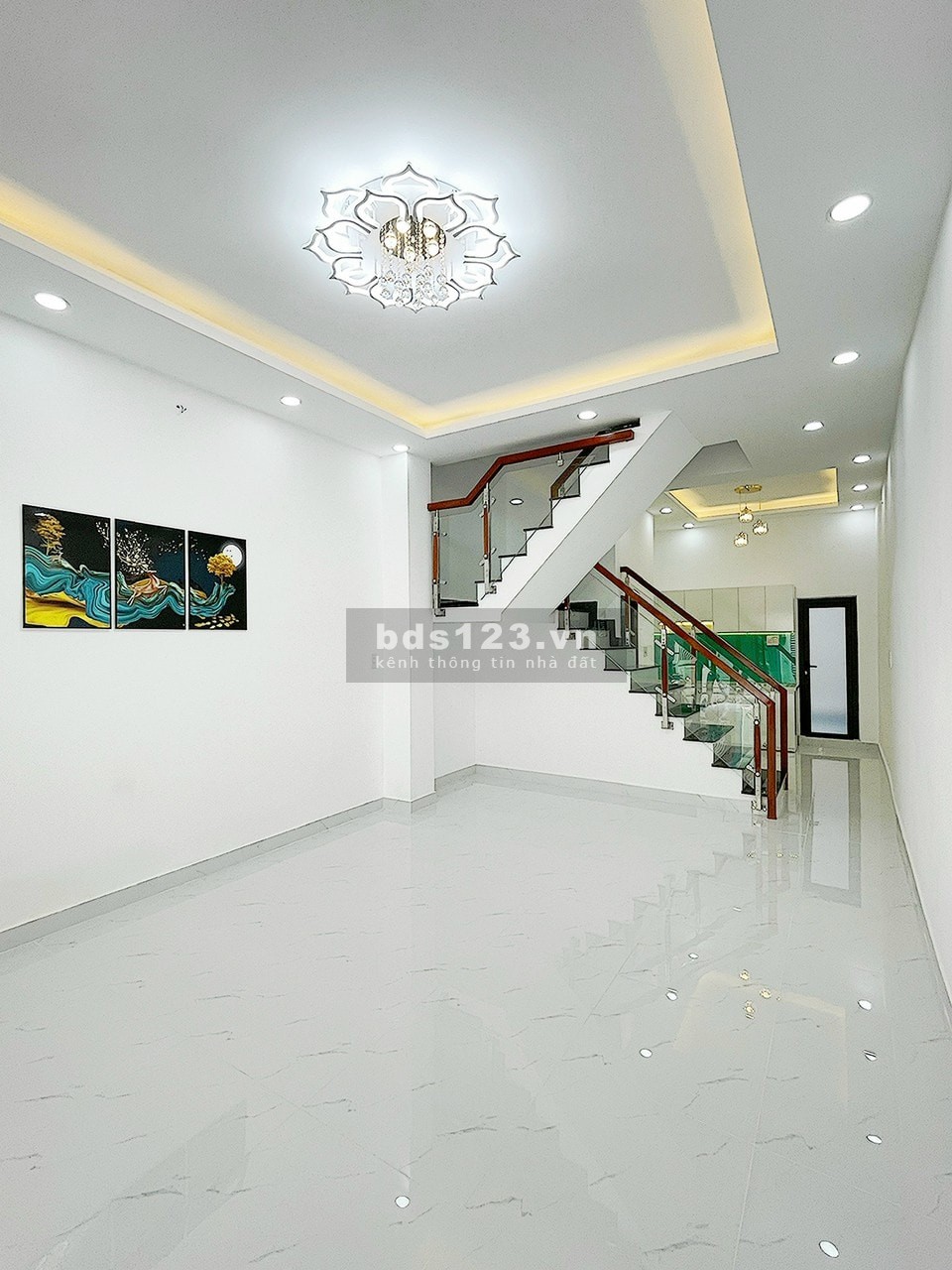 Bán nhà hẻm thông CMT8, Quận 10, gần chợ trường học, bệnh viện, khu dân trí an ninh đảm bảo