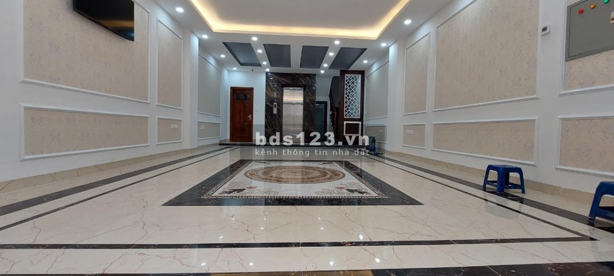 Bán tòa nhà văn phòng mặt phố Hoàng Cầu, DT 215m² x 9 tầng, giá 106 tỷ đồng