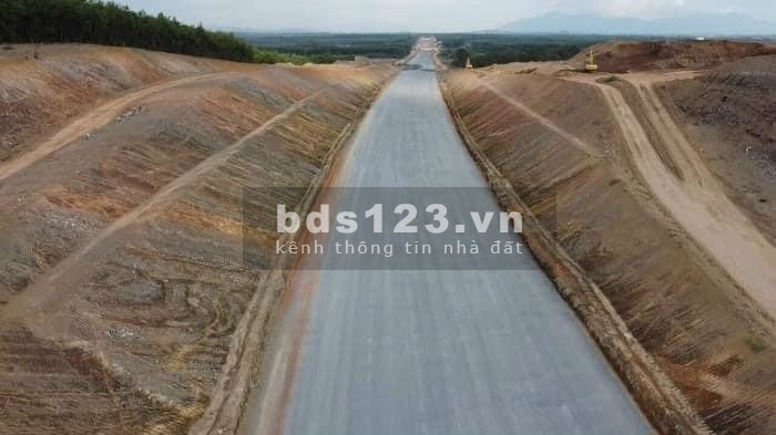 Cần bán gấp lô đất 10 Hecta đã có sẵn 2000m2 thổ cư mặt tiền Quốc Lộ 1A