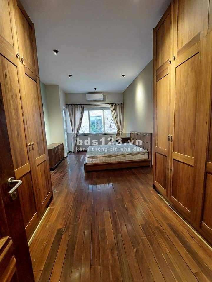 Bán nhà Lạc Long Quân, ngõ thoáng rộng, DTSD 39m² giá 5,3 tỷ, có sổ riêng