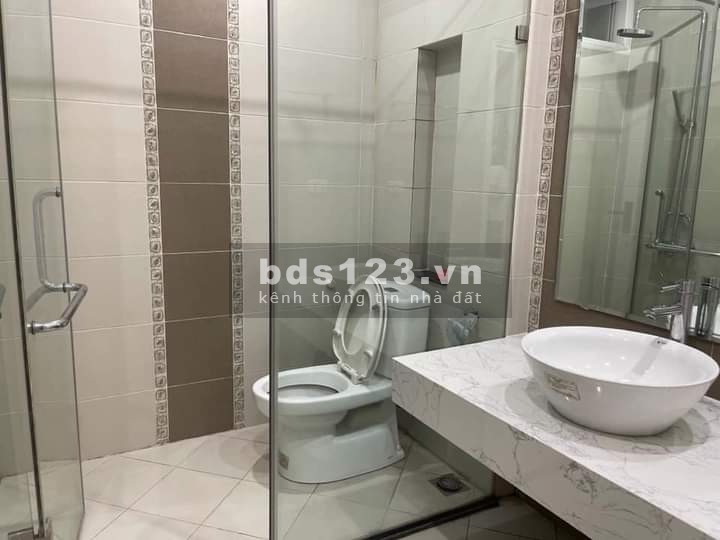 Bán nhà Lạc Long Quân, ngõ thoáng rộng, DTSD 39m² giá 5,3 tỷ, có sổ riêng