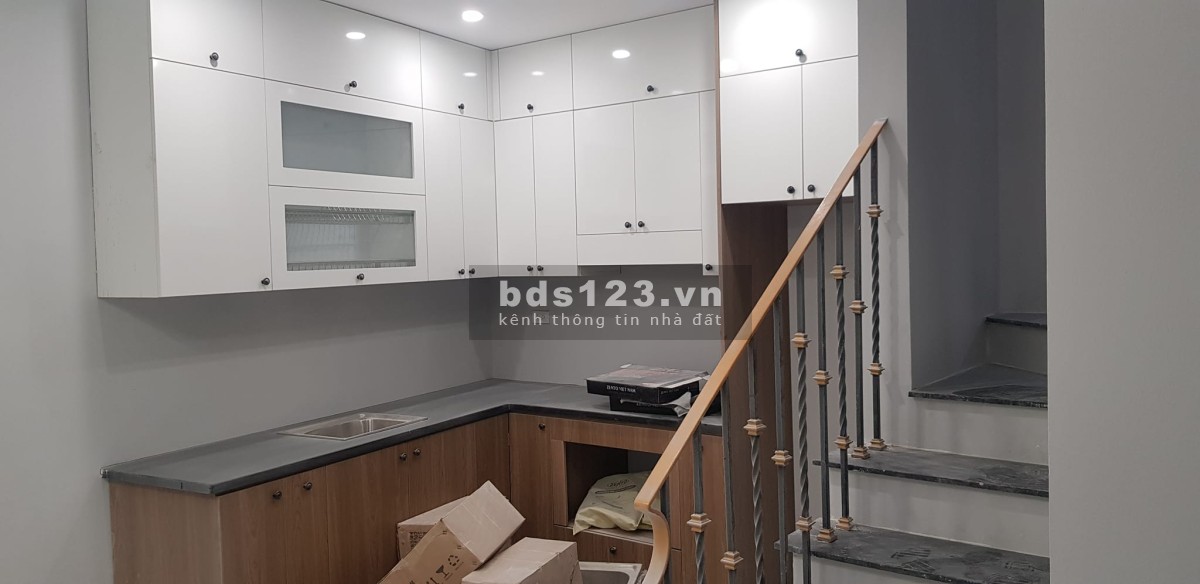 Bán nhà Xuân La mới kính koong giá chưa tới răm con Ngan DT 44m²
