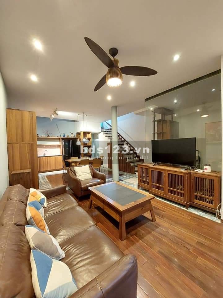 Bán nhà Lạc Long Quân, ngõ thoáng rộng, DTSD 39m² giá 5,3 tỷ, có sổ riêng