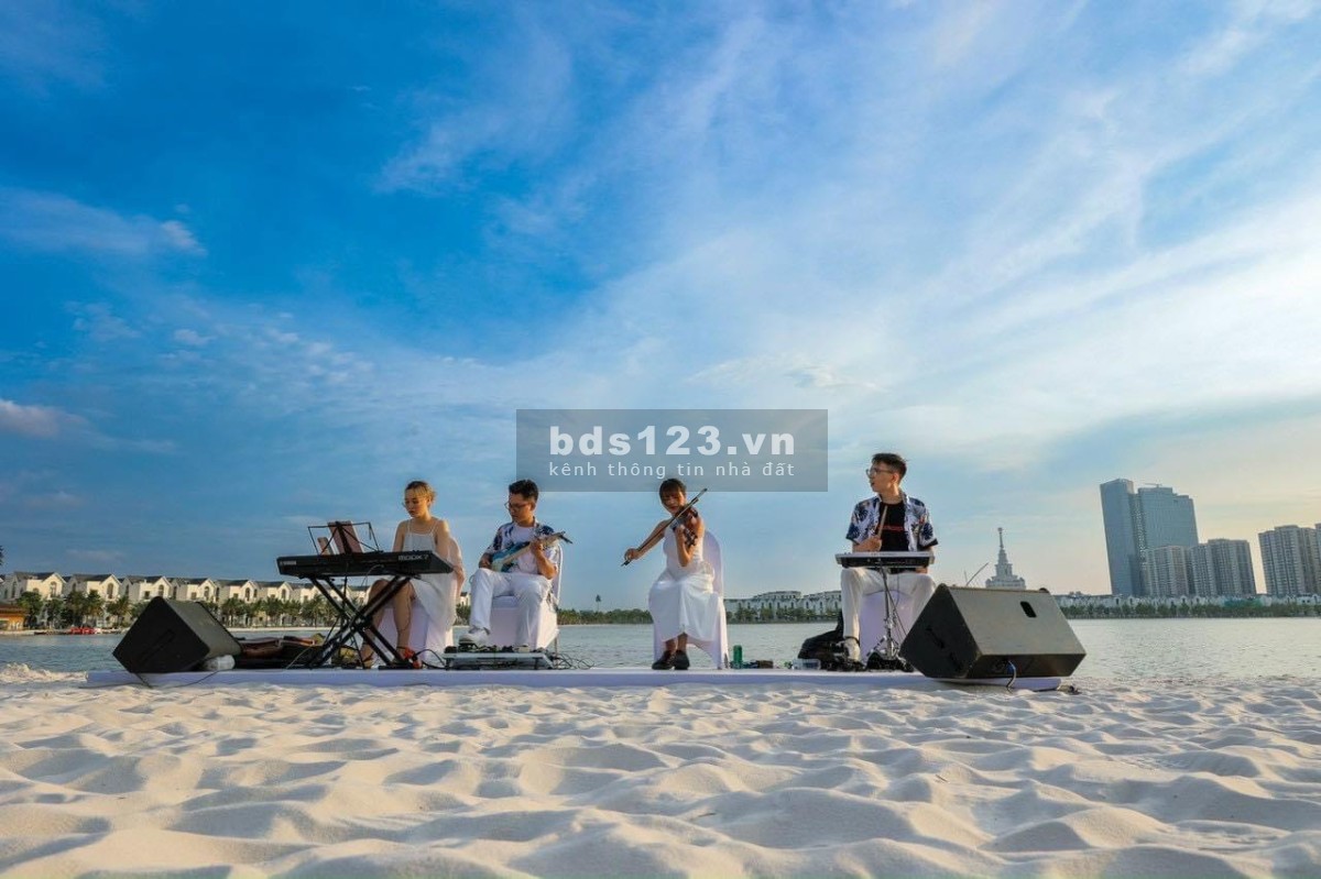 Bán gấp căn 2PN+1,2VS góc 70m2 full nội thất giá 2.03 tỷ tại Vinhomes Ocean Park LH: 0977 484 841
