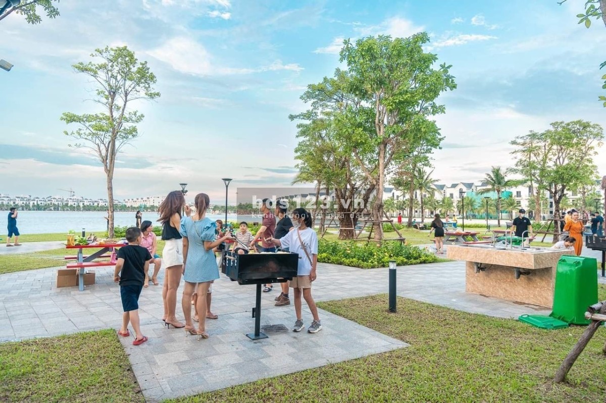Do cần tiền gấp nên e bán căn 3PN, 2VS 80m2 góc giá 2.3 tỷ tại Vinhomes Ocean Park LH: 0977 484 841