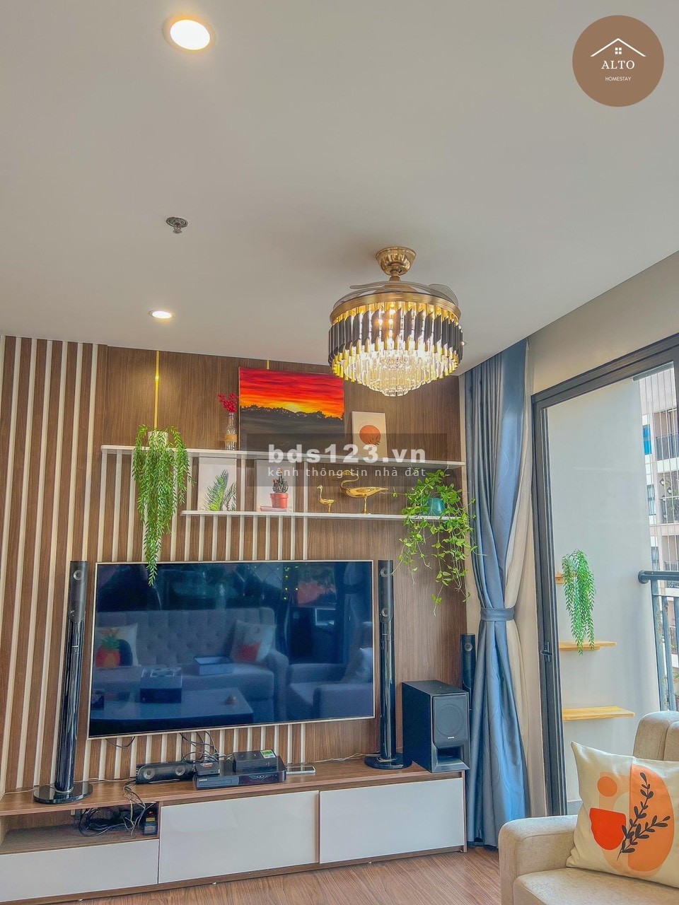 Bán gấp căn 2PN+1,2VS góc 70m2 full nội thất giá 2.03 tỷ tại Vinhomes Ocean Park LH: 0977 484 841
