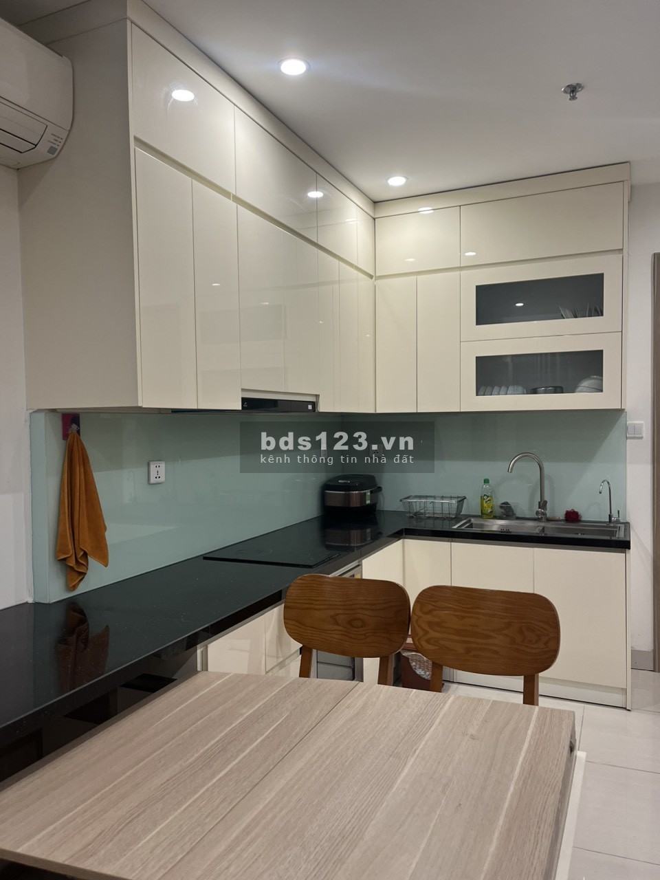 Chị gái em cần bán căn hộ 1PN + 1 43m2 full đồ nội thất xịn, giá 1,4 tỷ tại Vinhomes Ocean Park