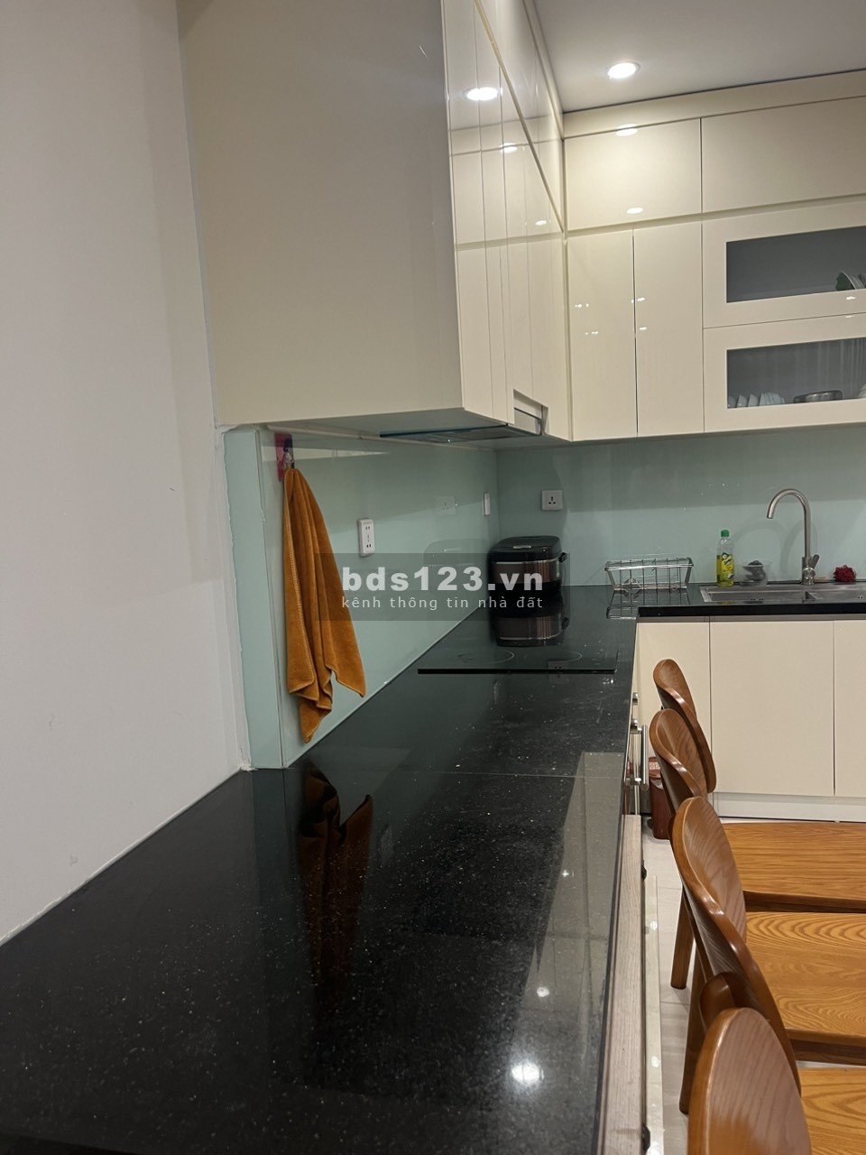 Chị gái em cần bán căn hộ 1PN + 1 43m2 full đồ nội thất xịn, giá 1,4 tỷ tại Vinhomes Ocean Park