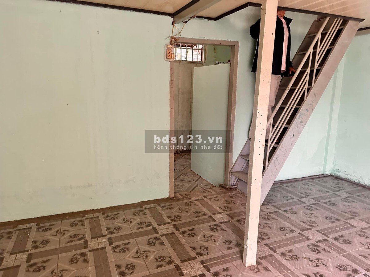 Bán nhà thổ cư 100%, sổ riêng, căn nhà 2 MT đường Bê Tông giá chỉ 725 triệu