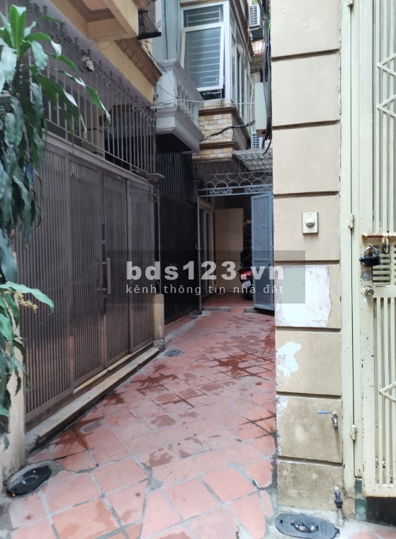 Bán nhà Cầu Giấy, giao thông thuận tiện, DT 35m² x 5 tầng, giá chỉ 4,2 tỷ