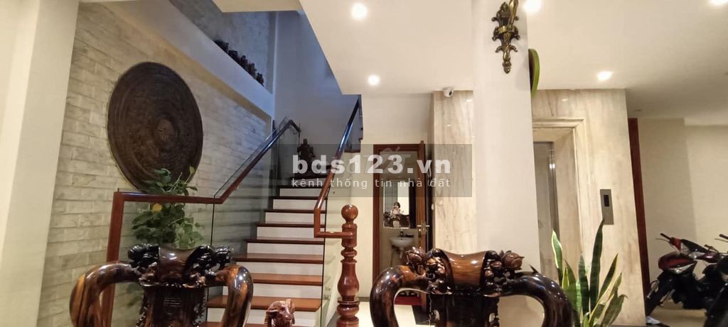 Bán gấp nhà ngõ Lĩnh Nam, kinh doanh đỉnh giá chốt nhanh giá 4,4 tỷ, DT 43m²