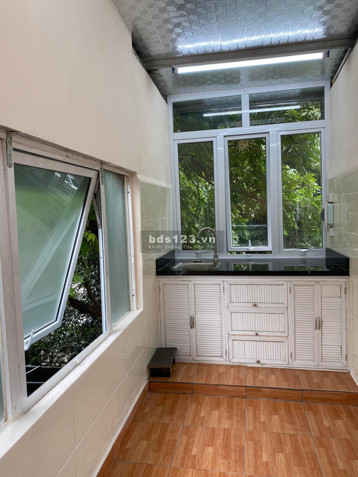 Cho thuê nhà 3 tầng tại 62 Trần Hưng Đạo, Hoàn Kiếm, Hà Nội