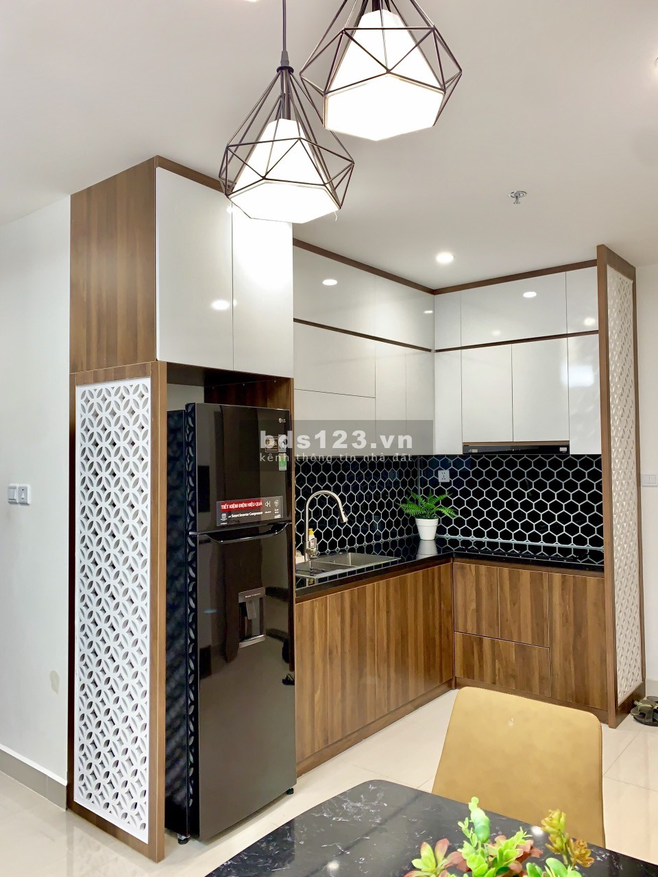 quá rẻ - Chính chủ bán căn 2pn tại Vinhomes Smart City đủ đồ, giá 2,58 tỷ bp. LH xem nhà 0877286688