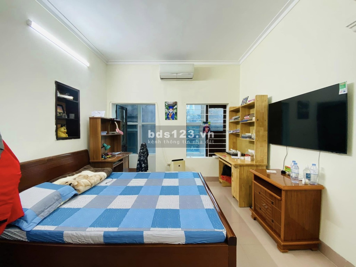 Bán nhà đẹp cách 1 nhà ra phố dân xây, sổ hoa hậu, thị trấn ngã tư Sở