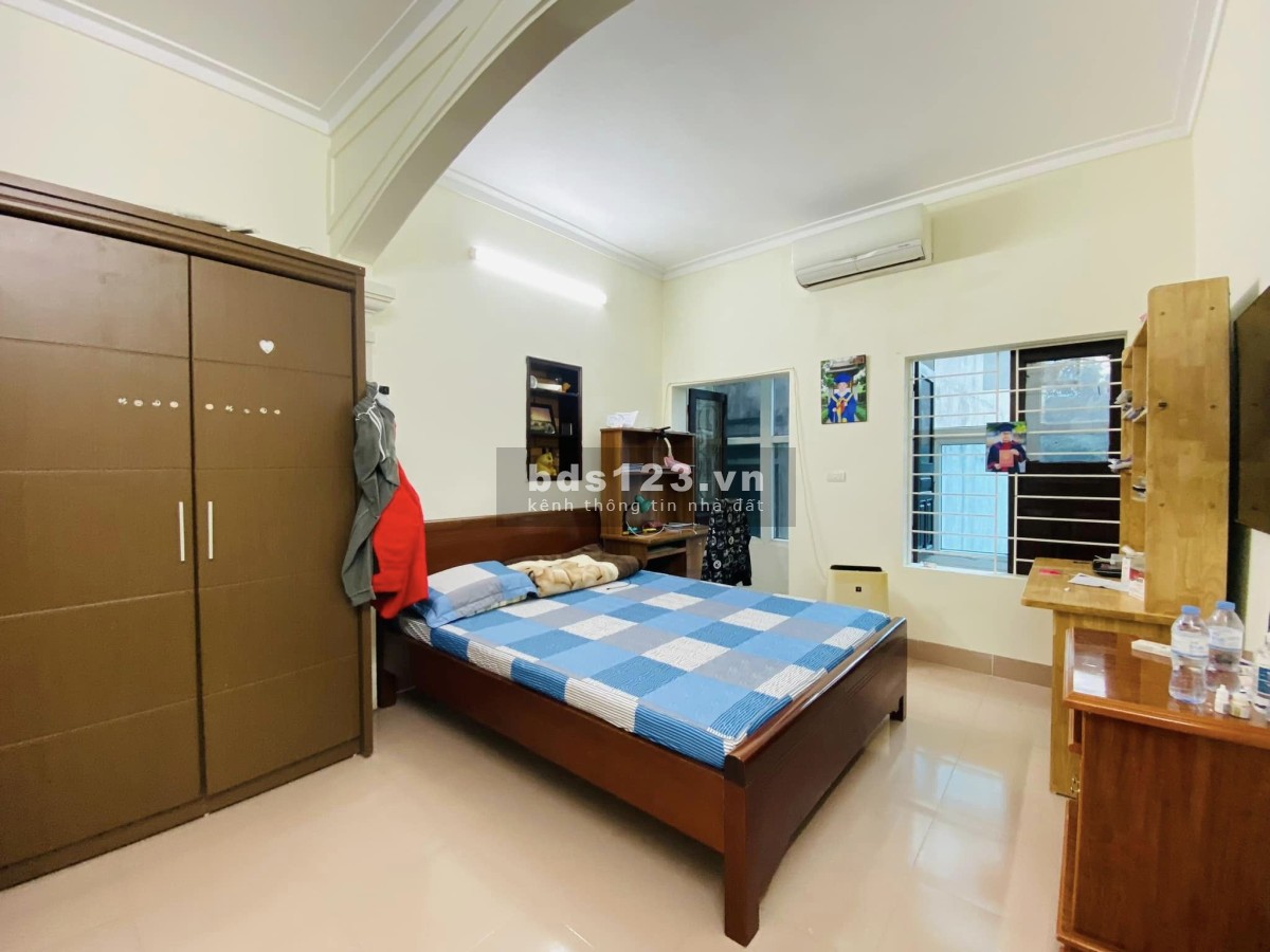 Bán nhà đẹp cách 1 nhà ra phố dân xây, sổ hoa hậu, thị trấn ngã tư Sở