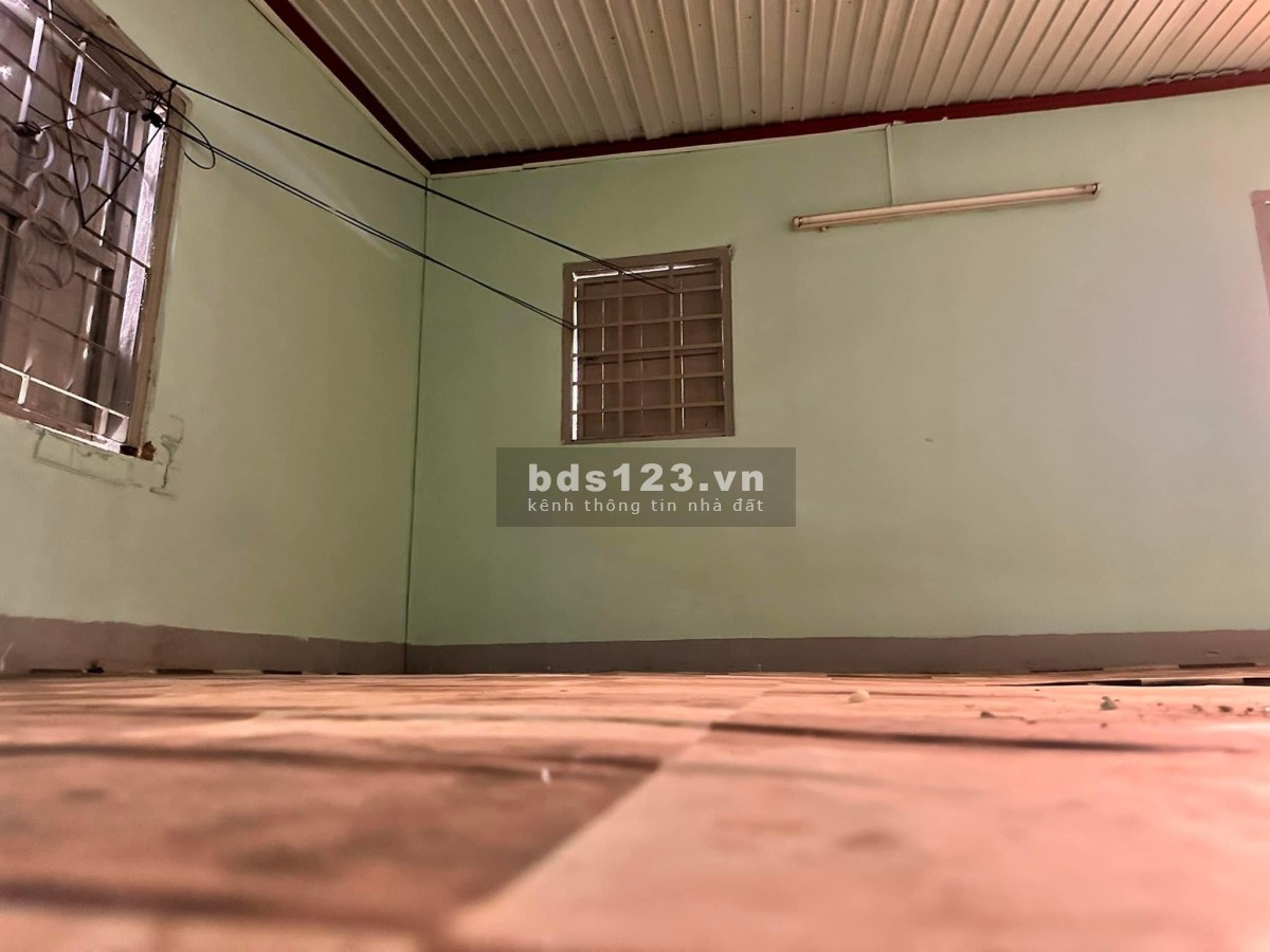 Bán nhà thổ cư 100%, sổ riêng, căn nhà 2 MT đường Bê Tông giá chỉ 725 triệu