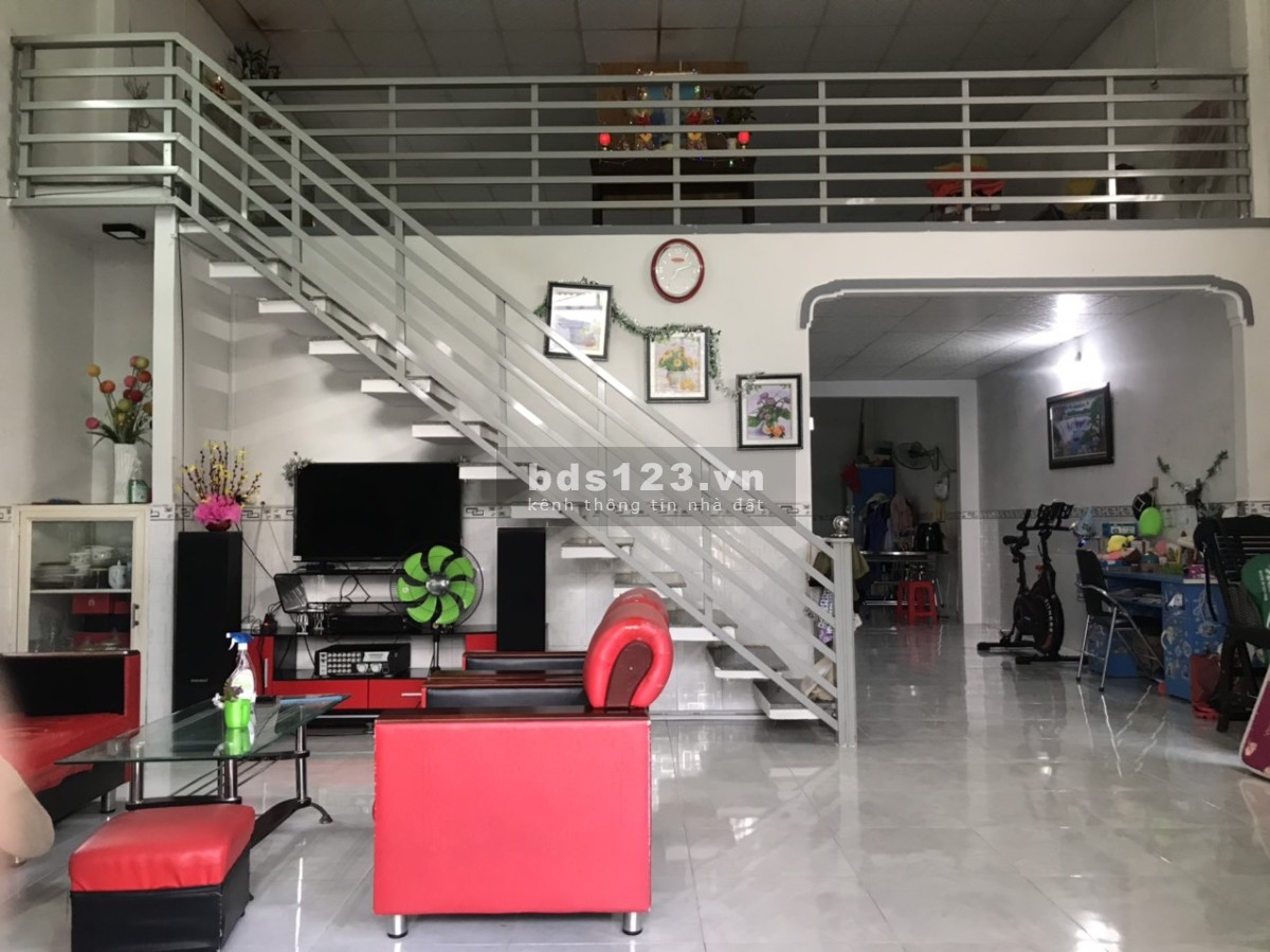 Chính chủ bán đất và nhà cấp 4, giá bớt lộc, khu dân cư, có sổ hồng
