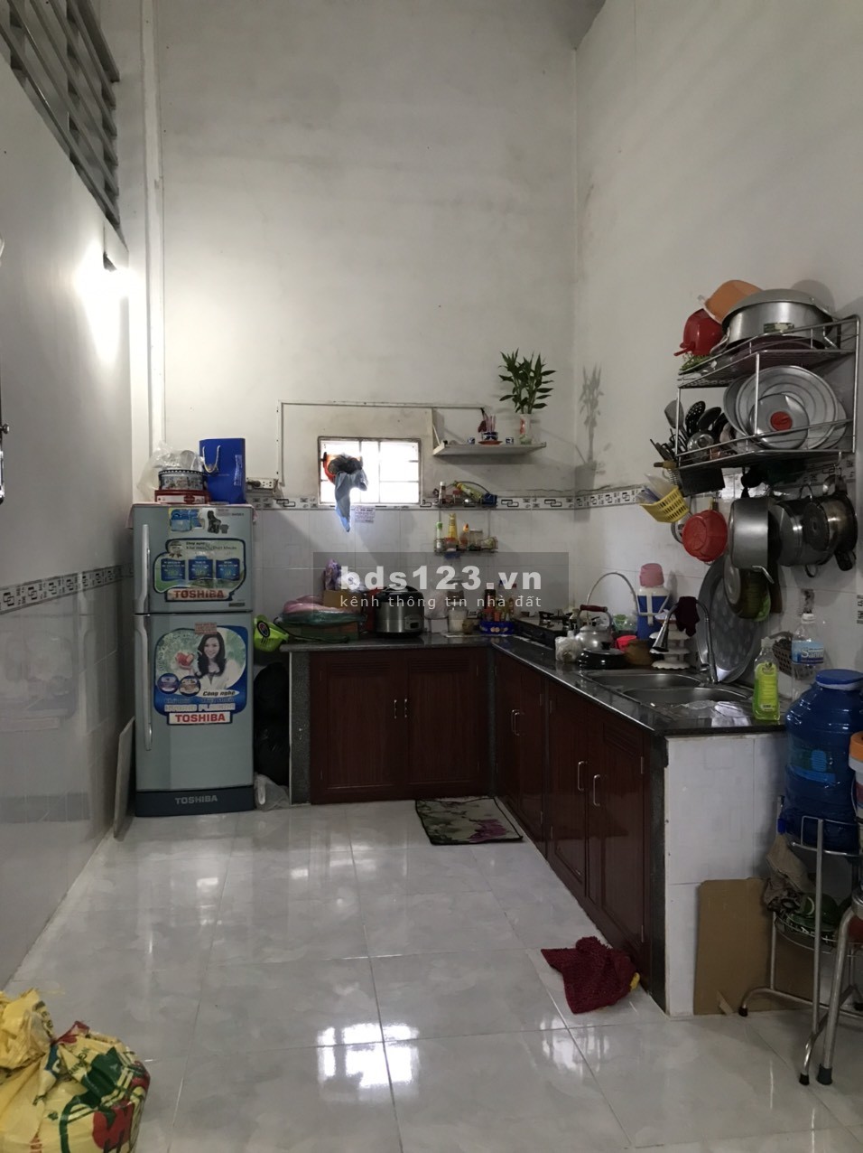 Chính chủ bán đất và nhà cấp 4, giá bớt lộc, khu dân cư, có sổ hồng