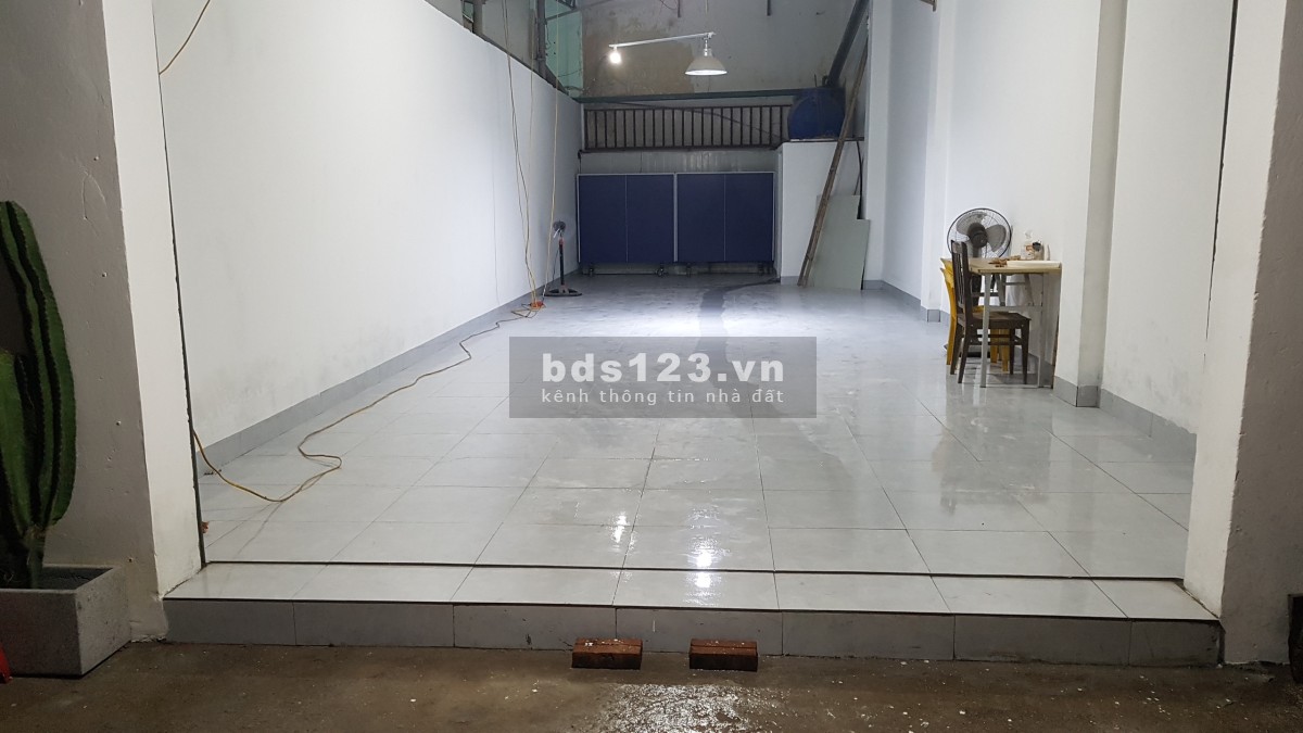 Nhà mặt đường Đa Tốn dt 70m2 cho thuê kd lâu dài