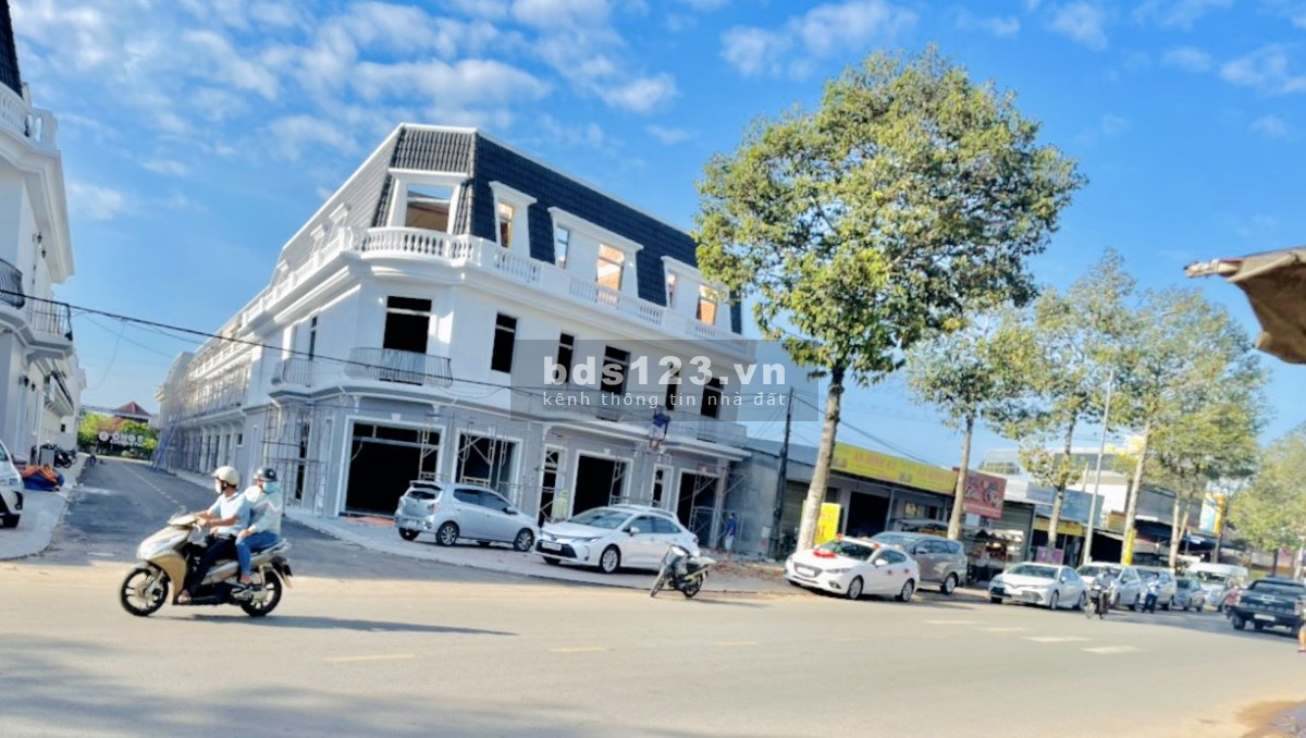 Bán 4 căn shophouse cuối cùng ngay thị trấn Châu thành, mặt tiền 30m