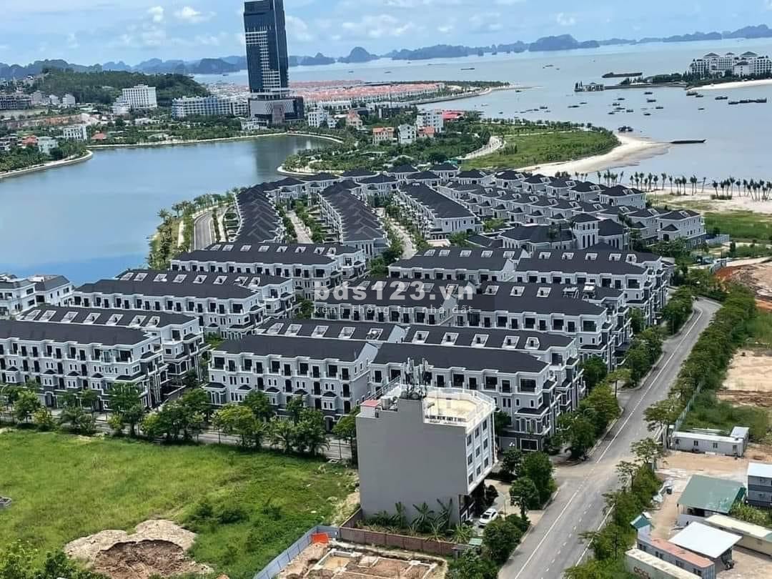 Bán nhà biệt thự chính chủ ngay mặt biển ở trung tâm Bãi Cháy, Hạ Long