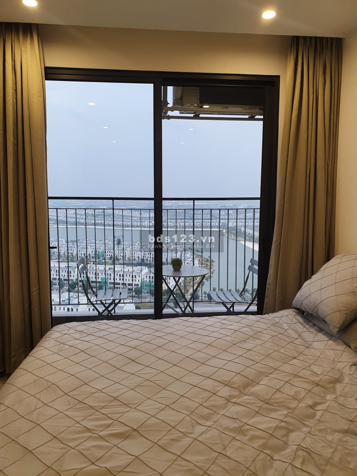 Bán gấp STUDIO giá tốt nhất thị trường 950tr bao phí để lại nội thất 150tr đã hoàn thiện tại VHOP