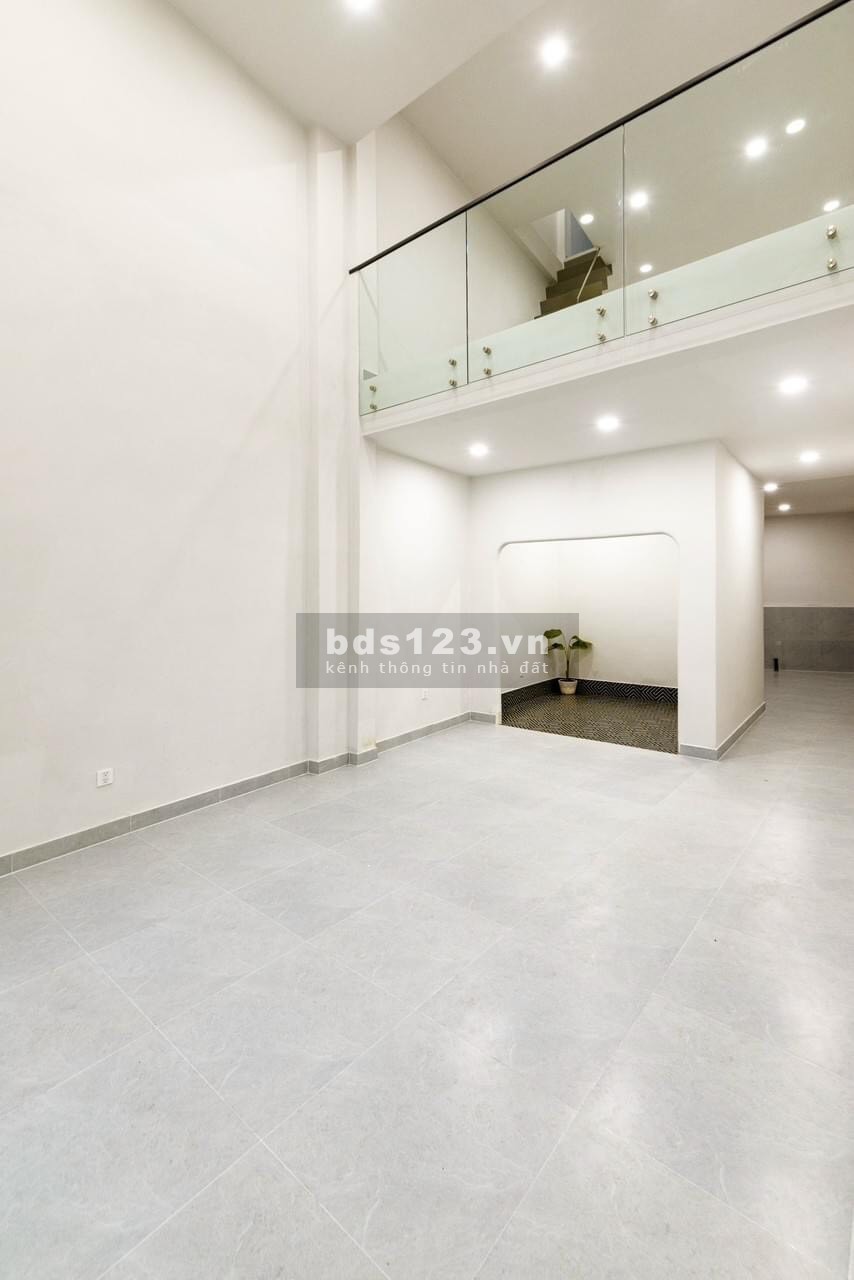 Mặt tiền Lê Văn Sỹ, Quận 3 mới đẹp, 2 lầu, dtsd 100m2, nhận MB ngay