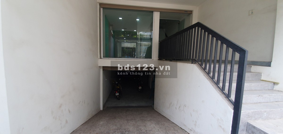 Cho thuê văn phòng 70m2, 15 triệu (có hầm để xe) mặt tiền đường Đặng Thùy Trâm, Bình Thạnh