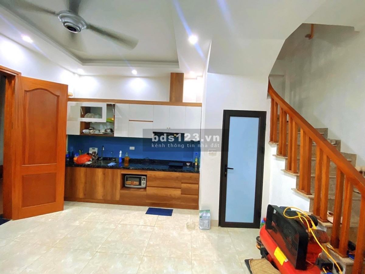 Bán nhà chính chủ Nguyễn Đình Hoàn, Cầu Giấy, lô góc 3 mặt thoáng, DT 35m², nhà mới đẹp ở ngay