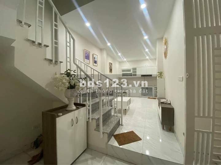 Bán nhà Lạc Long Quân, tiện ích ngập tràn, DT 46m², giá 5 tỷ, có sẵn sổ