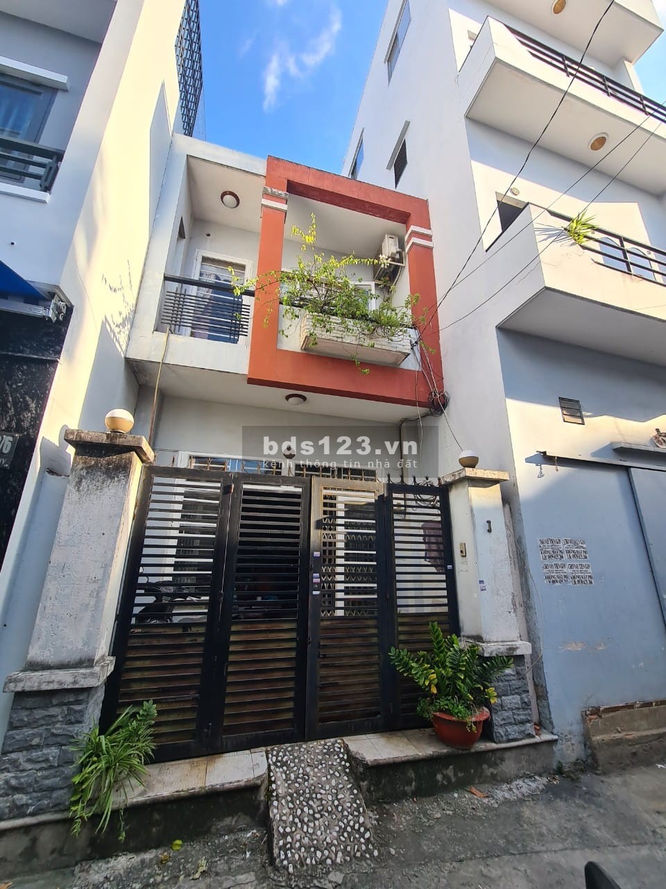 Bán nhà 1 sec Nguyễn Suý, Tân Quý, dt 40m2 (4.1x10) hẻm xe hơi, giá chỉ 4.35 tỷ