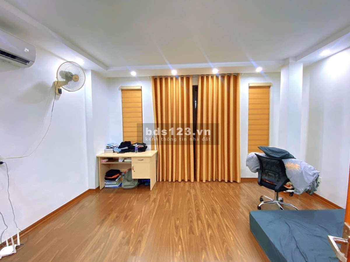Bán nhà chính chủ Nguyễn Đình Hoàn, Cầu Giấy, lô góc 3 mặt thoáng, DT 35m², nhà mới đẹp ở ngay