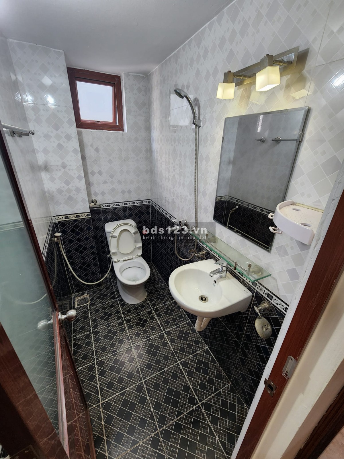 Bán nhà đón Tết trung tâm Phú Thượng, Fortuner đỗ cửa, DT 32m², giá chỉ 4,68 tỷ đồng