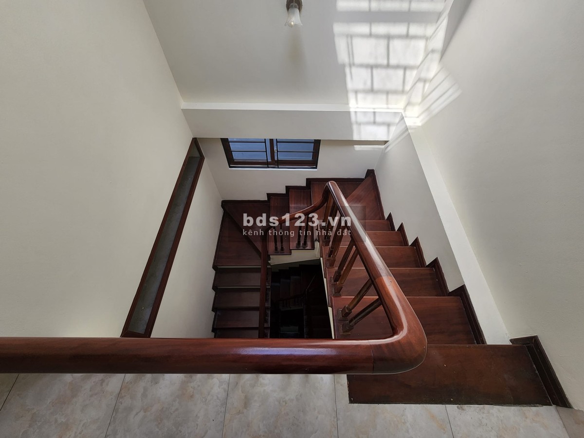 Bán nhà đón Tết trung tâm Phú Thượng, Fortuner đỗ cửa, DT 32m², giá chỉ 4,68 tỷ đồng