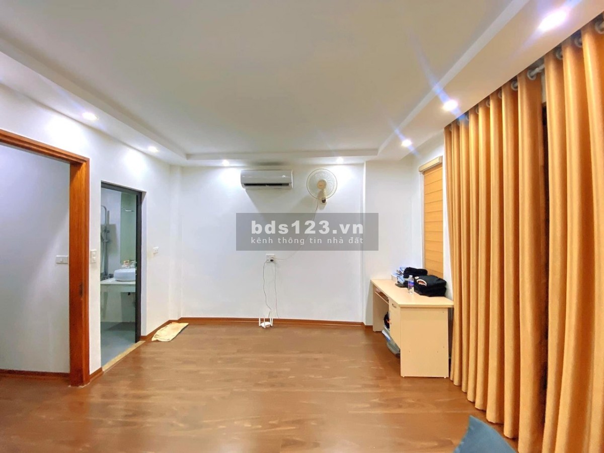 Bán nhà chính chủ Nguyễn Đình Hoàn, Cầu Giấy, lô góc 3 mặt thoáng, DT 35m², nhà mới đẹp ở ngay