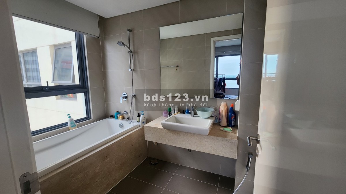 Cho thuê 2pn nhà trống view trực diện sông chỉ 1 căn duy nhất dọn vào ngay đón tết năm mới