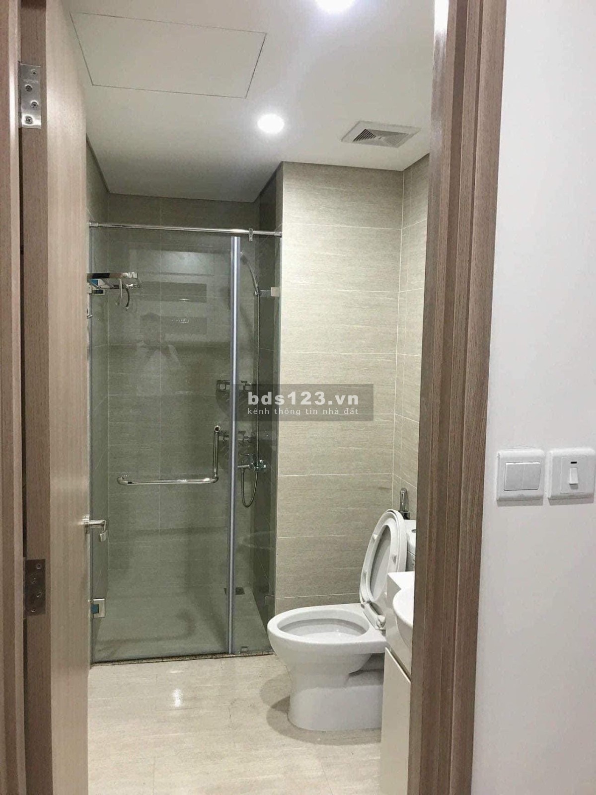 Bán gấp căn góc 3N 2VS full nội thất, tầng trung, view trực diện bể bơi chỉ 2.5 tỷ tại VH Ocean Park