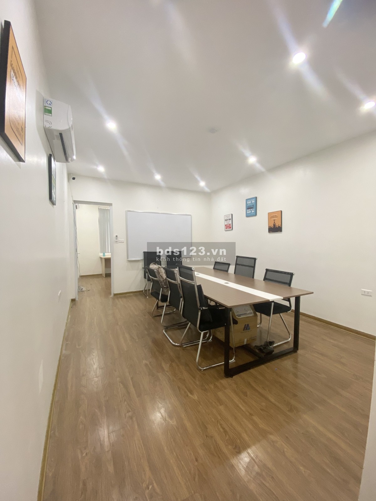 Cho thuê văn phòng tại mặt phố Trần Quốc Vượng, Cầu Giấy ngay chân cầu vượt Mai Dịch