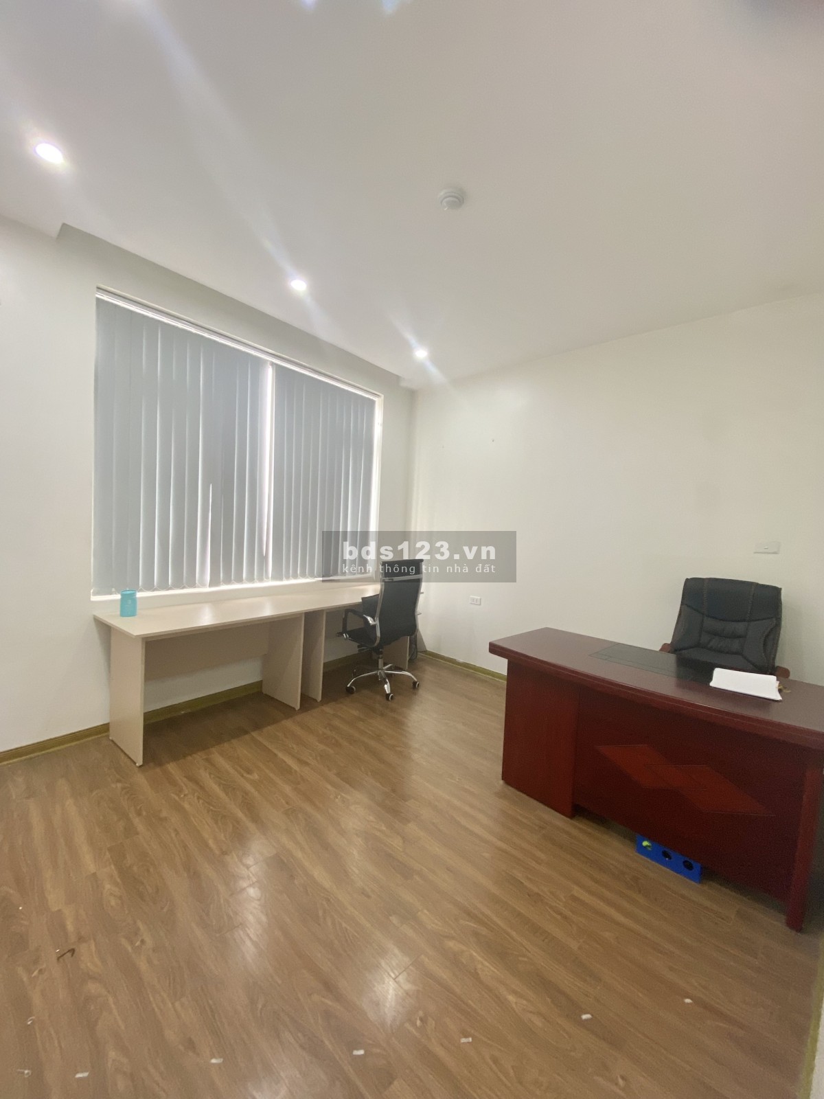Cho thuê văn phòng tại mặt phố Trần Quốc Vượng, Cầu Giấy ngay chân cầu vượt Mai Dịch