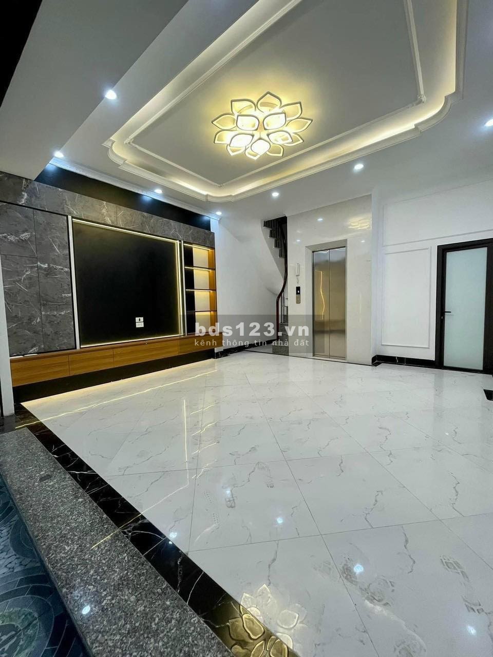 Bán nhà phố Tây Sơn, DT 38m² x 6 tầng, Thang máy, MT 5,5m, giá 6,5 tỷ