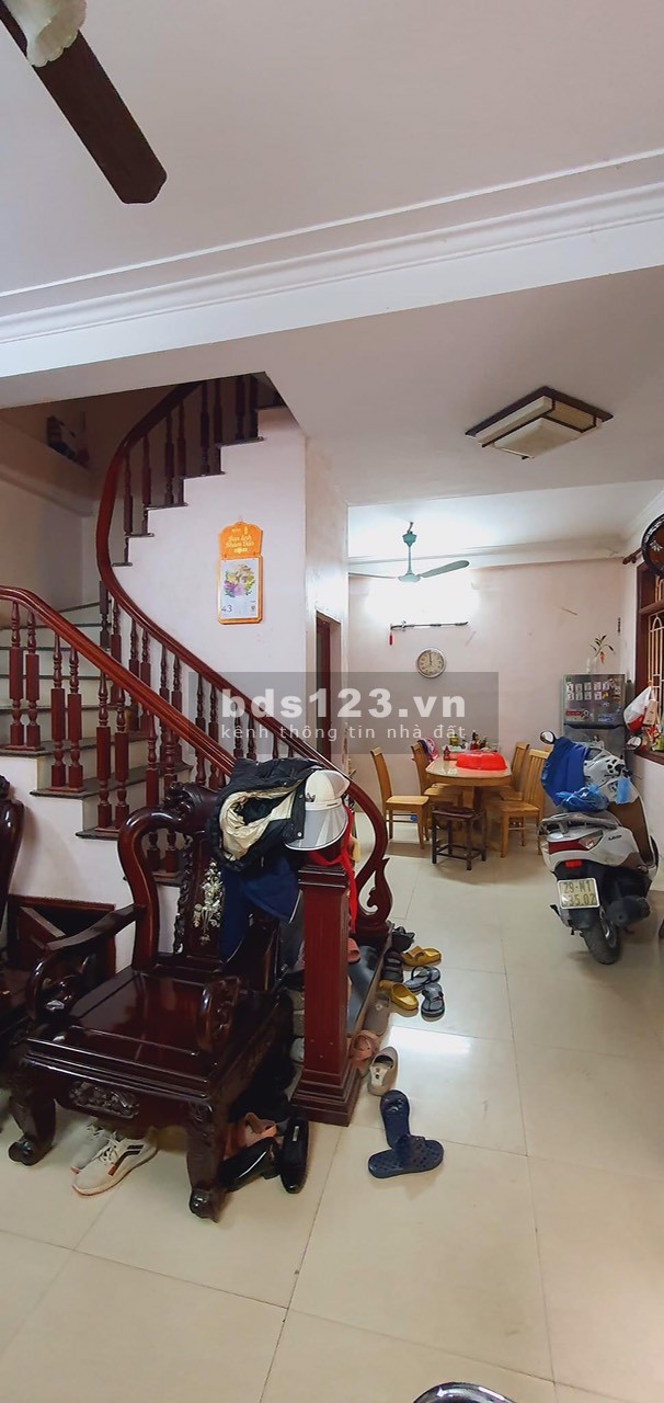 Chính chủ gửi bán nhà đẹp giá hạt dẻ phố Yên Xá, DTSD 40m² x 4 tầng, 4 PN, giá 2,98 tỷ