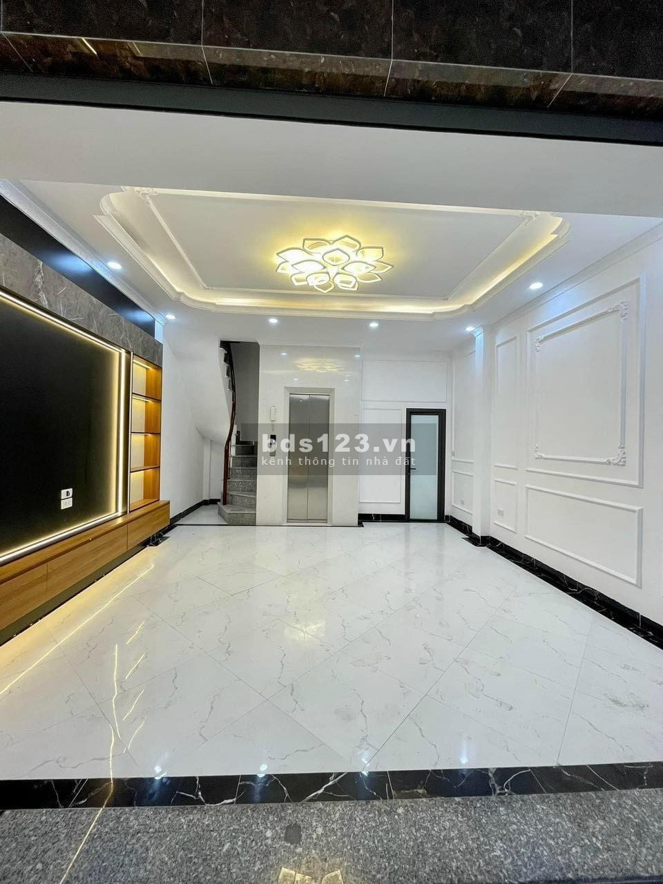 Bán nhà phố Tây Sơn, DT 38m² x 6 tầng, Thang máy, MT 5,5m, giá 6,5 tỷ