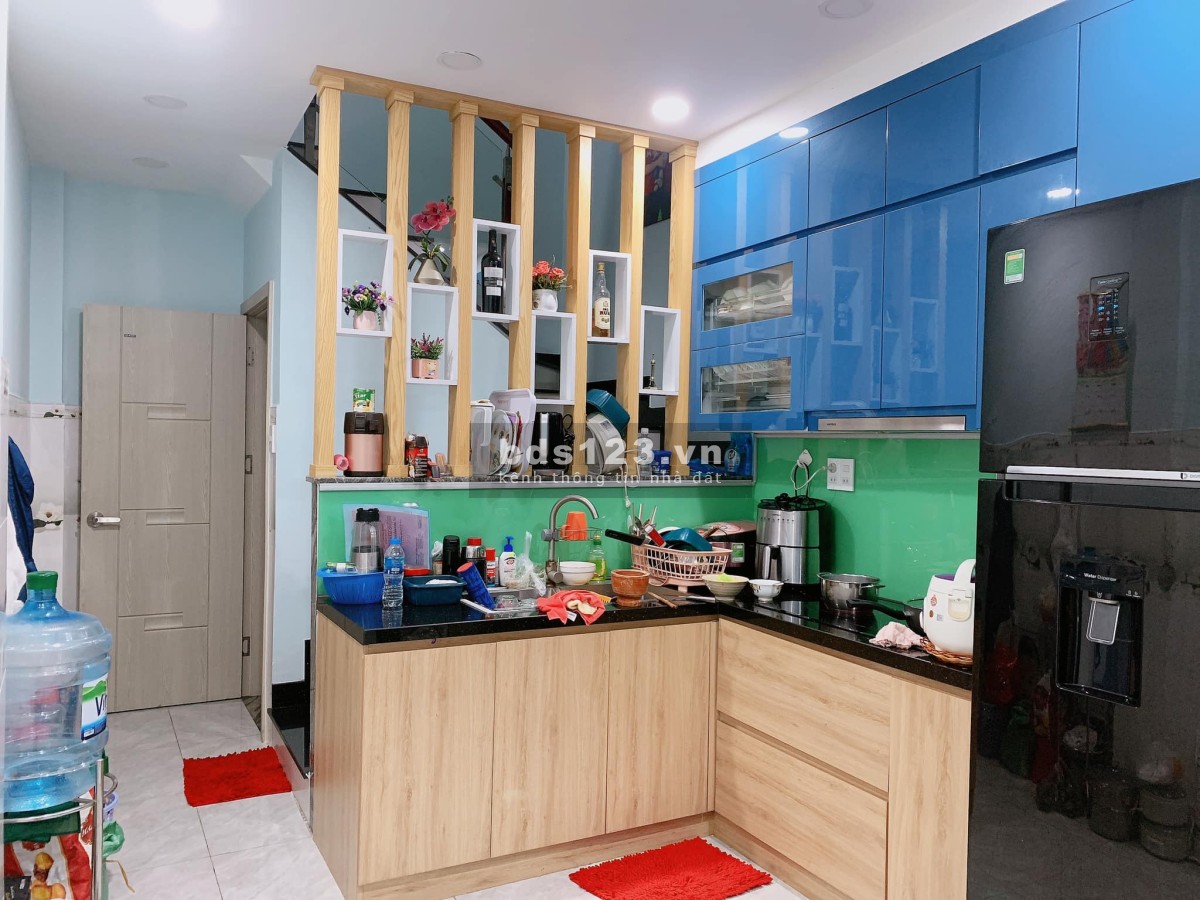 Nhà mới vào ở ngay hẻm ba gác 5 tầng đúc, 3 phòng ngủ, Tân Phú, giá 4.3 tỷ