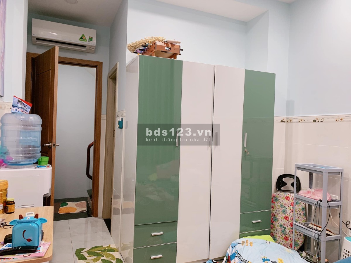 Nhà mới vào ở ngay hẻm ba gác 5 tầng đúc, 3 phòng ngủ, Tân Phú, giá 4.3 tỷ