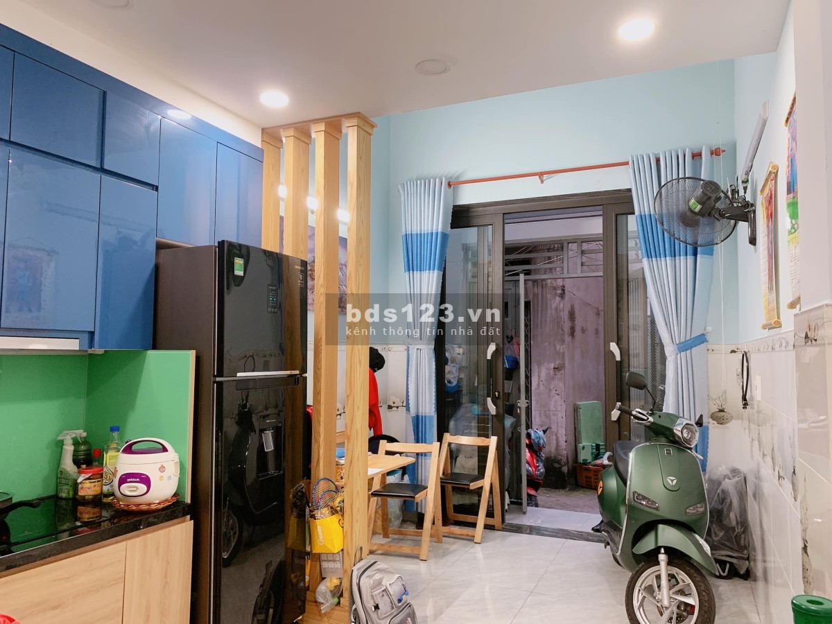 Nhà mới vào ở ngay hẻm ba gác 5 tầng đúc, 3 phòng ngủ, Tân Phú, giá 4.3 tỷ